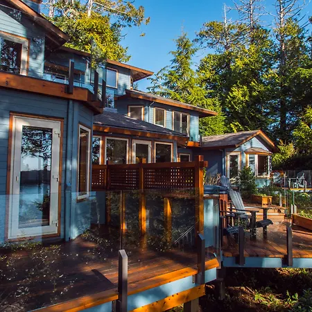Snug Harbour Inn-2